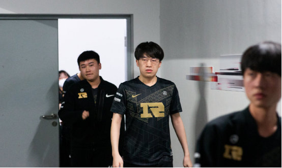 定也更加严 定也更加严