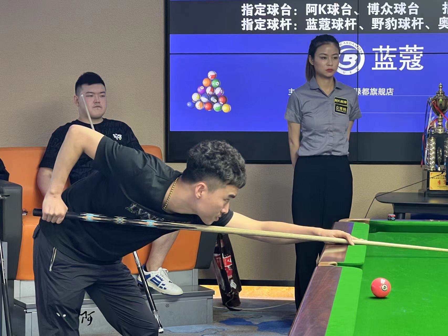 际舞台上表 际舞台上表