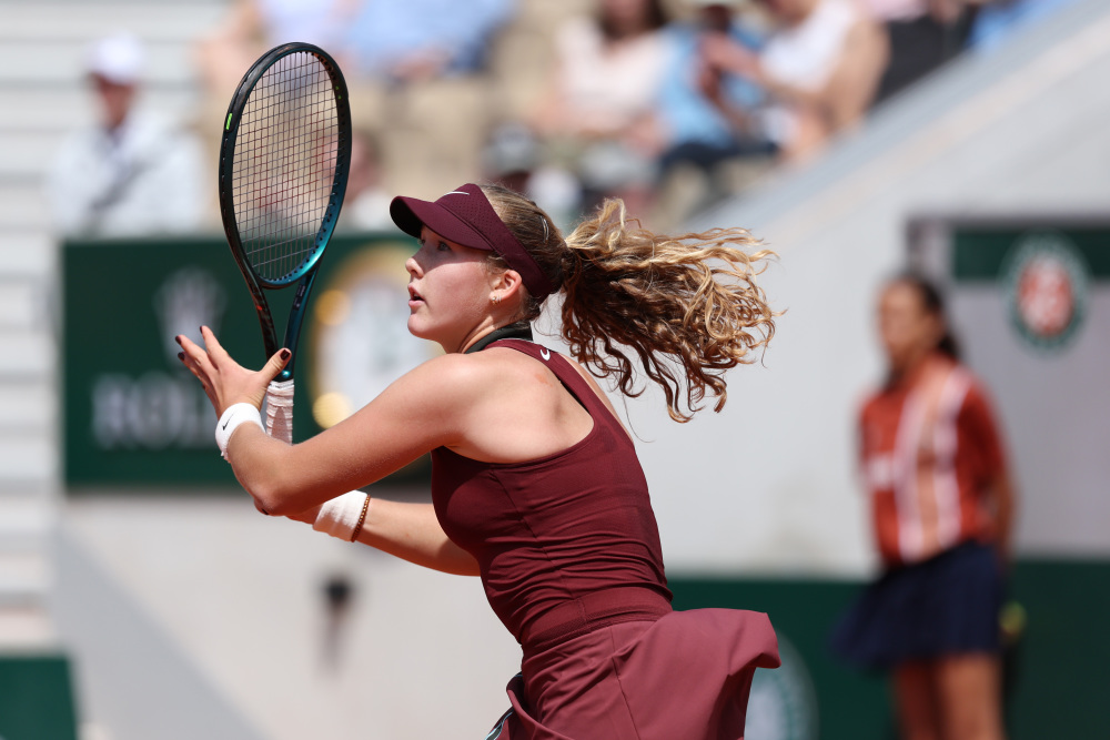 而缺席本届 而缺席本届